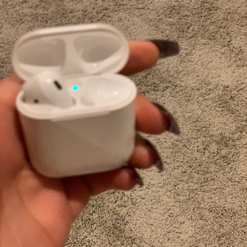 AirPod Gen 2